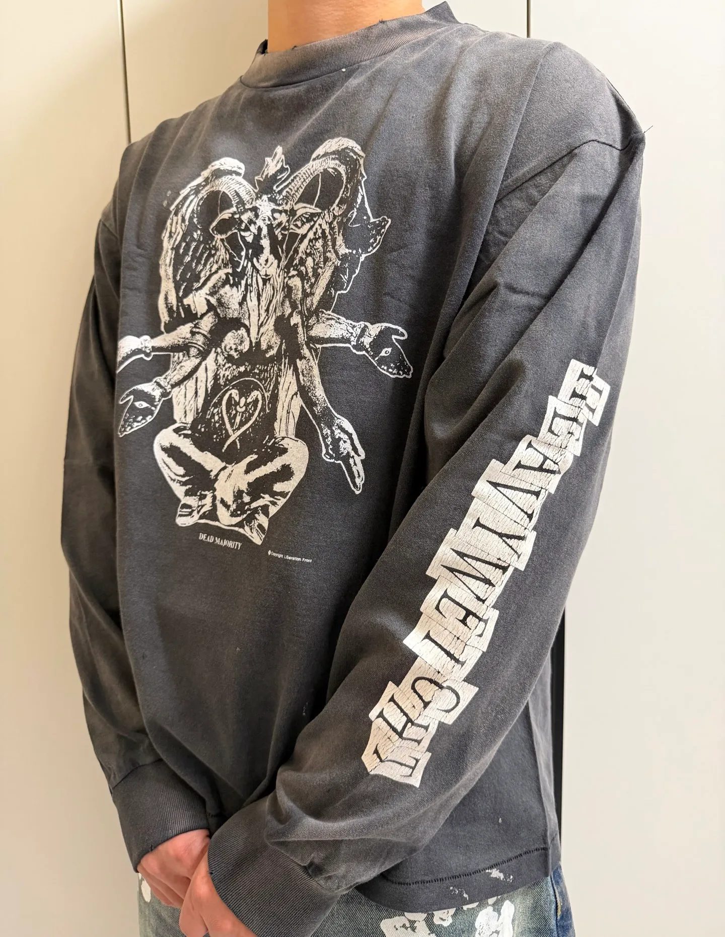 SAINT Mxxxxxx LS TEE/HEAVY WEIGHT/BLK sheep head devil distressed long sleeves, washed black S-XL 25 autumn and winter latest style, cylindrical side seam fabric, heavy wash water, faded and distressed, top printing technology, distressed crack treatment, correct version, original consistent main mark/washed mark/little angel anti-counterfeiting mark, hand-splashed ink graffiti, wormhole wear, top purchasing agent level